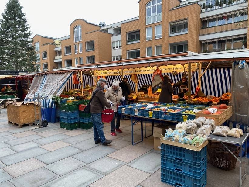 Wochenmarkt am Rathausmarkt in Kleinmachnow